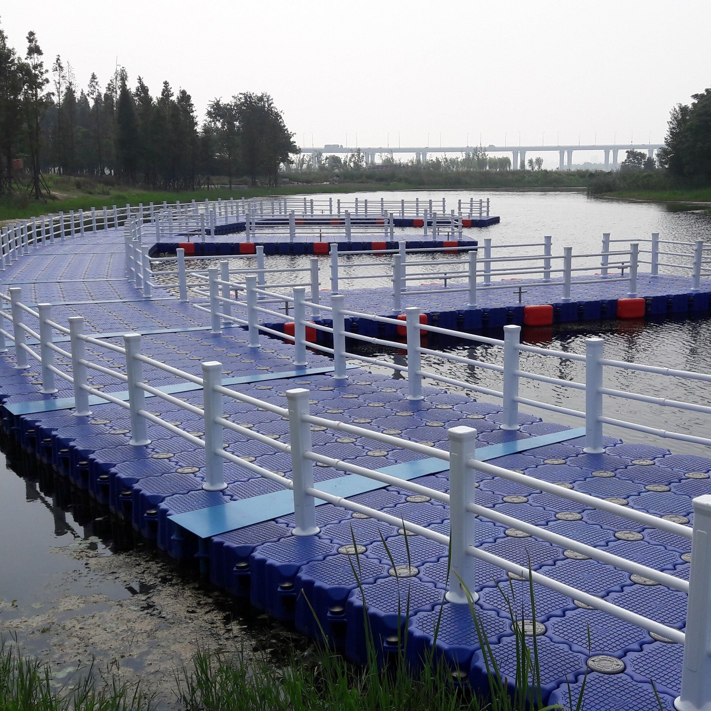 Simple installation marine plastic pontoon fish floating cage