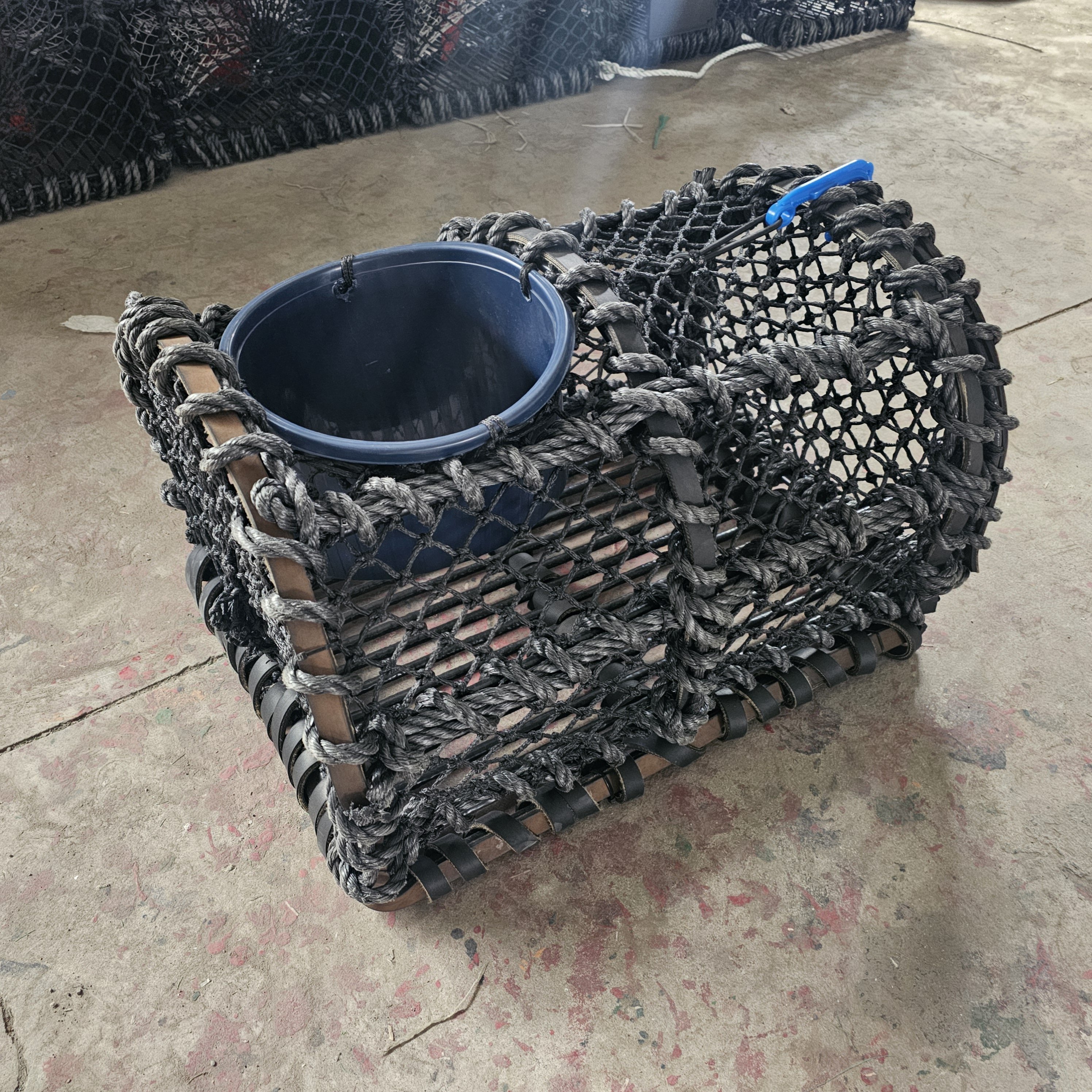 Sturdy and easy to use heavy-duty crab pot, crab fishing pot lobster trap Galvanized and plastic coated