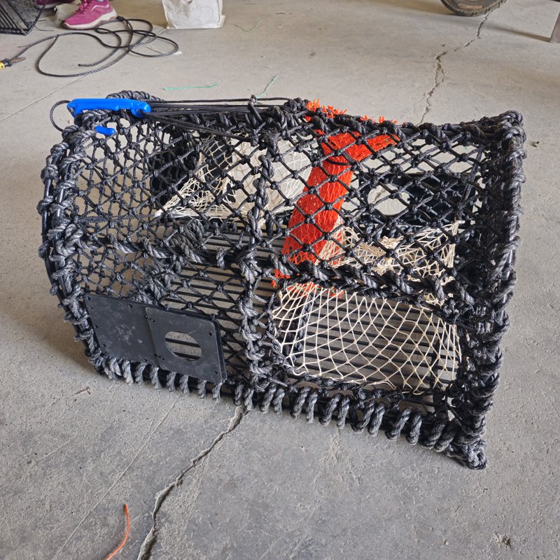 Sturdy and easy to use heavy-duty crab pot, crab fishing pot lobster trap Galvanized and plastic coated