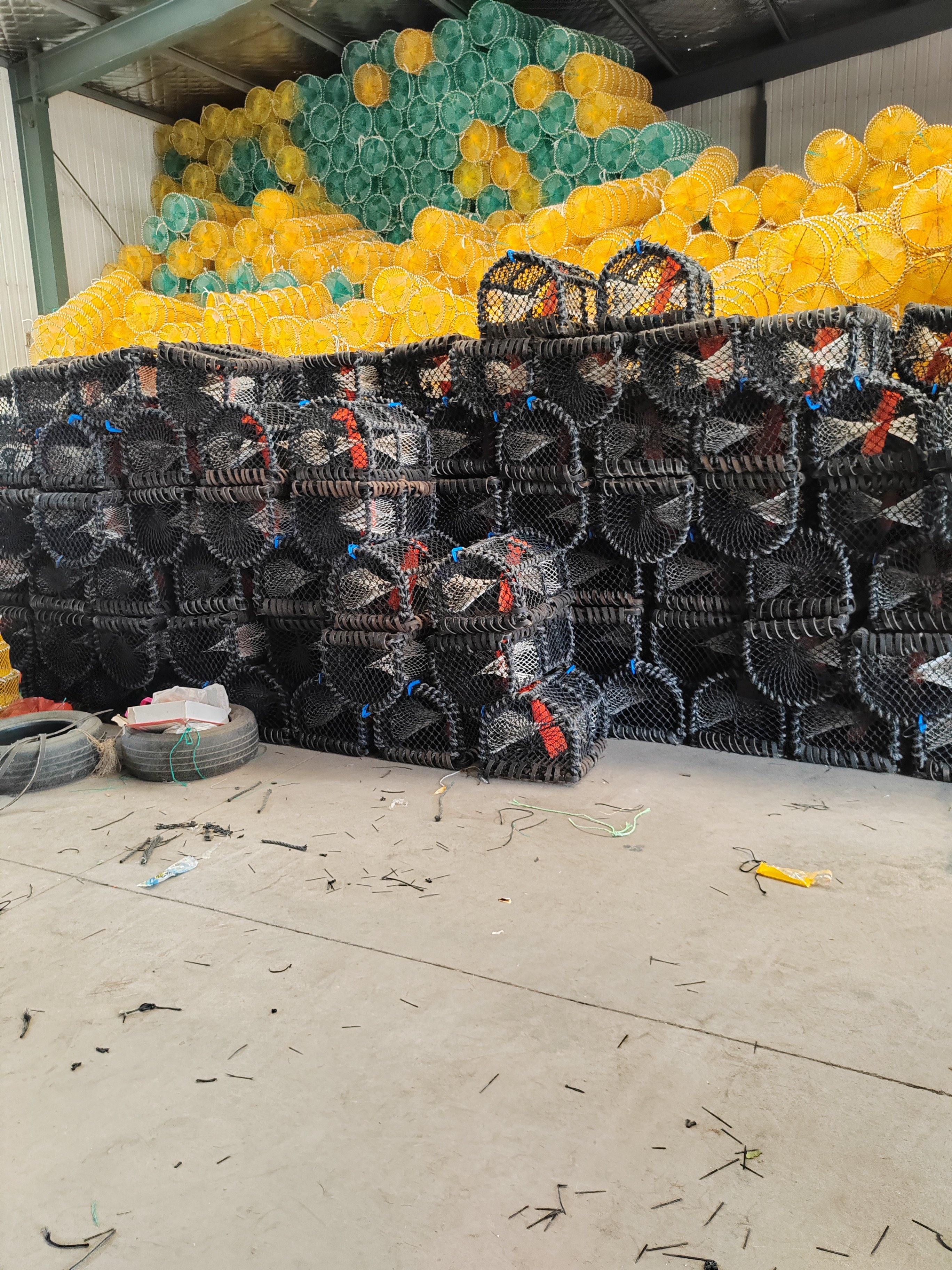 Sturdy and easy to use heavy-duty crab pot, crab fishing pot lobster trap Galvanized and plastic coated