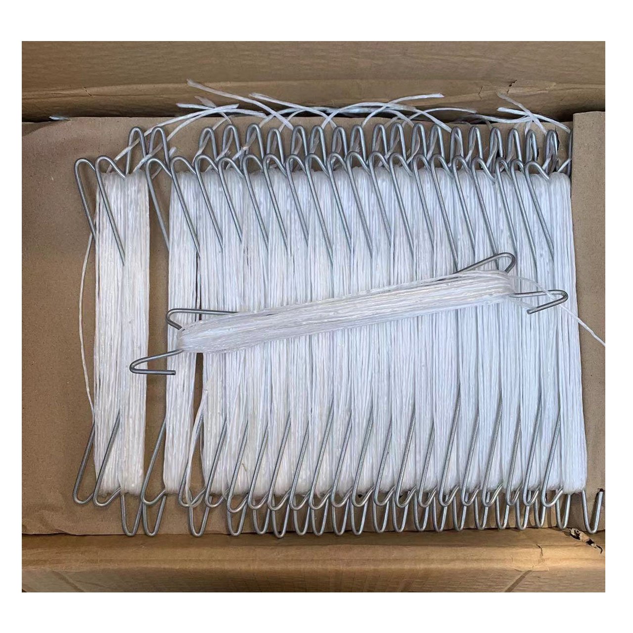 Greenhouse tomato hook gutter tomato roller hook with twine sells from China