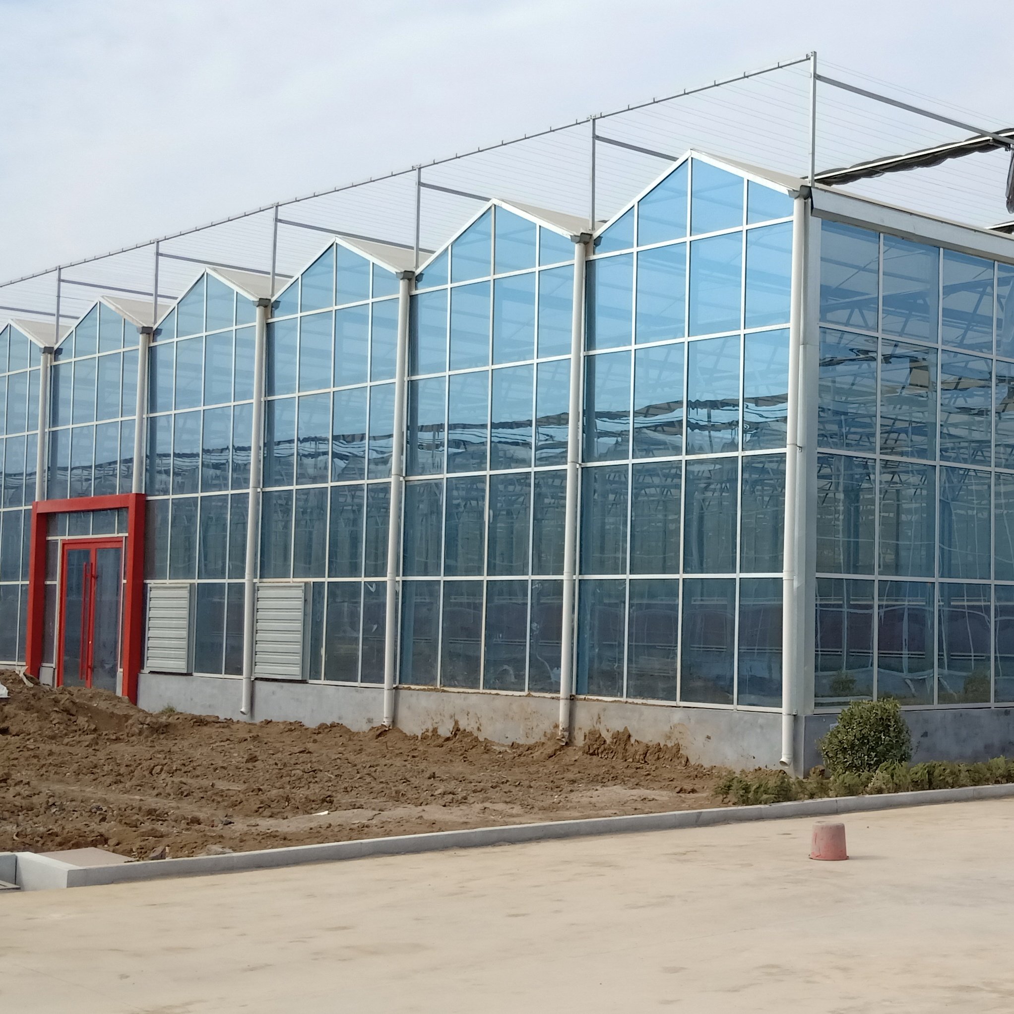 Fish and Vegetable Symbiotic System Multi-span Garden Commercial Tempered Glass Greenhouses