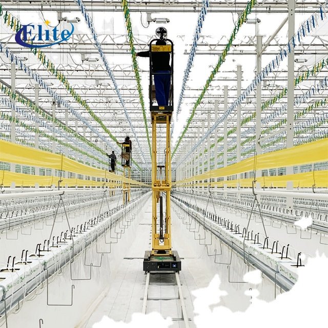Elevating greenhouse picking cart for greenhouse crop harvesting