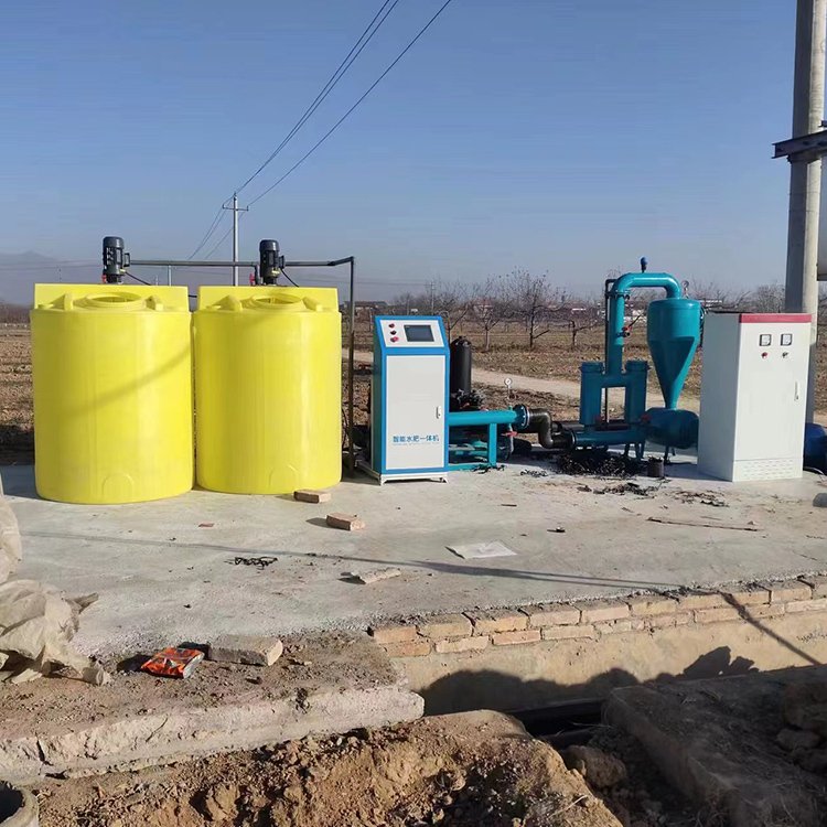 Intelligent high-precision water and fertilizer integrated greenhouse drip irrigation system