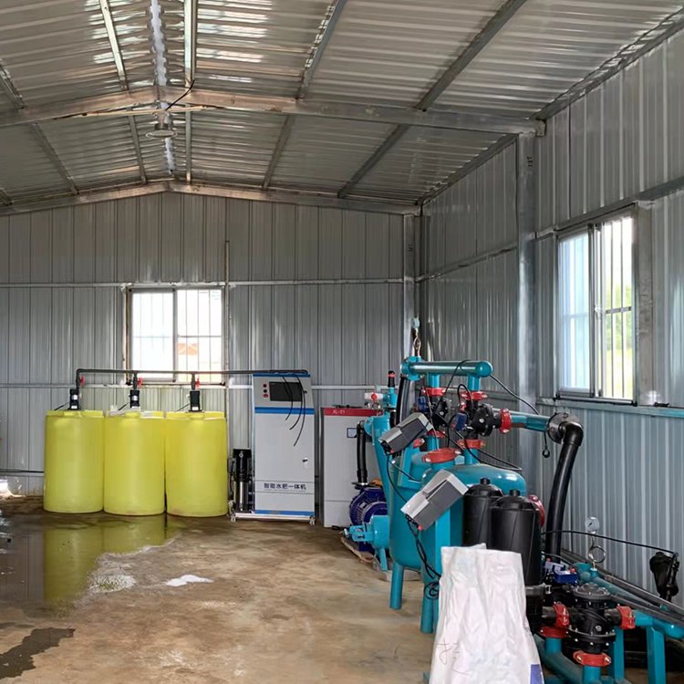 Intelligent high-precision water and fertilizer integrated greenhouse drip irrigation system