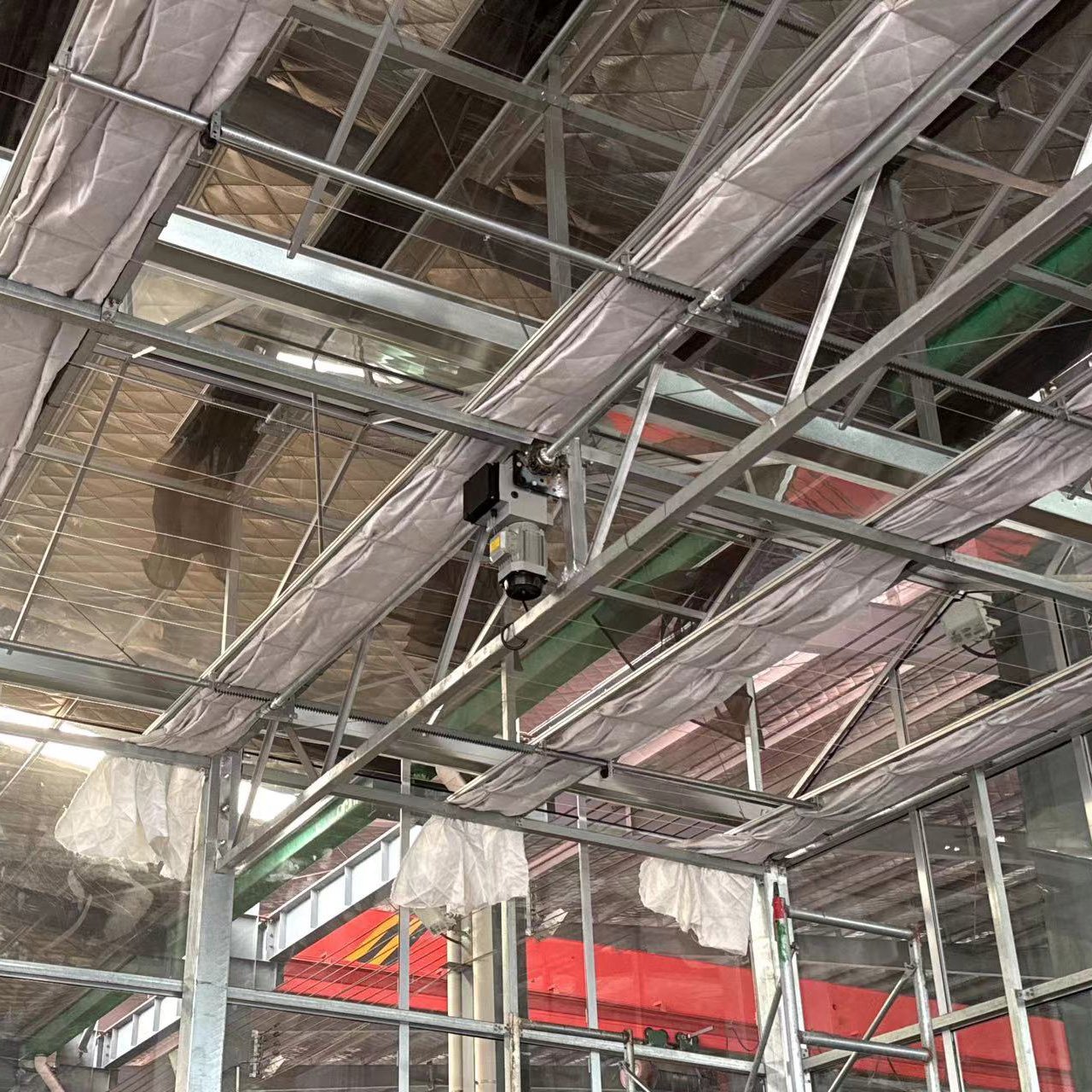 Glass greenhouse can be placed coco peatnft and system pvc pipe/channel for greenhouse hydroponic tube for planting vegetable