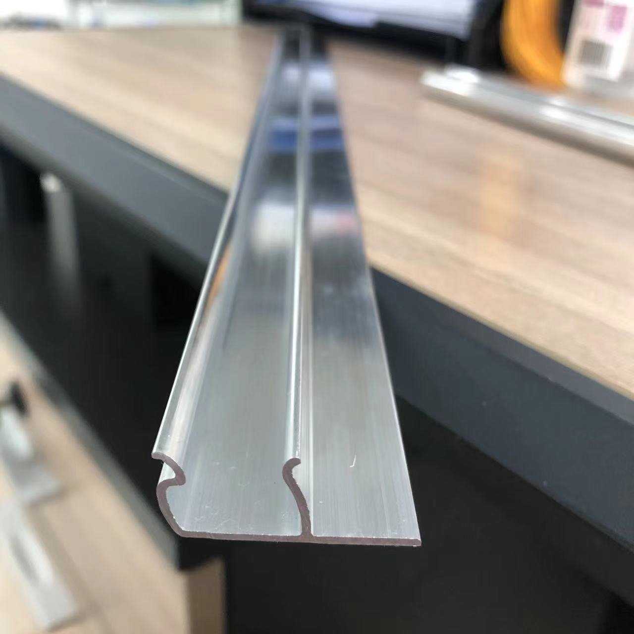 Anti rust agricultural double-layer inflated film greenhouse side vent 1mm aluminum single rail lock profile with pvc clip
