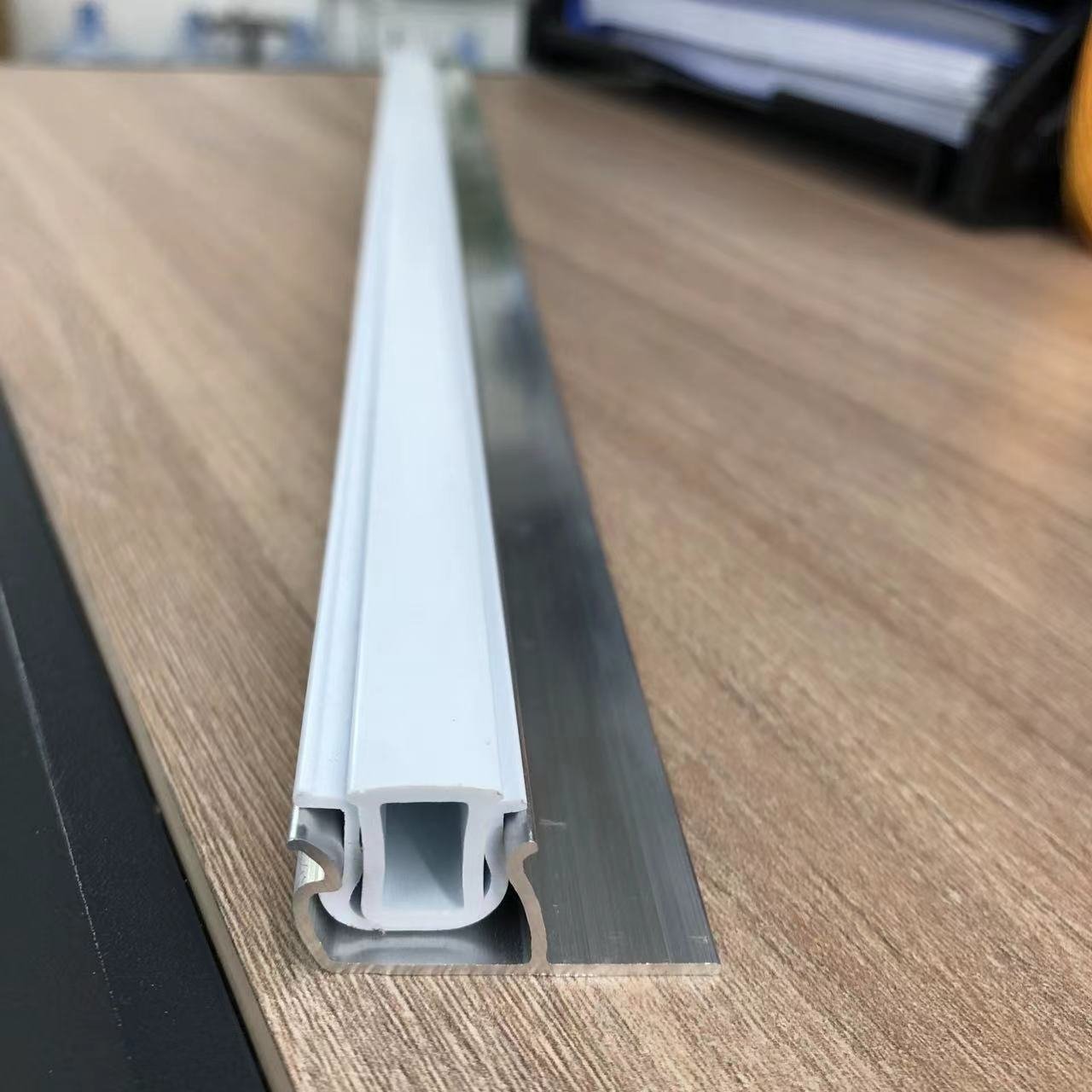 Anti rust agricultural double-layer inflated film greenhouse side vent 1mm aluminum single rail lock profile with pvc clip