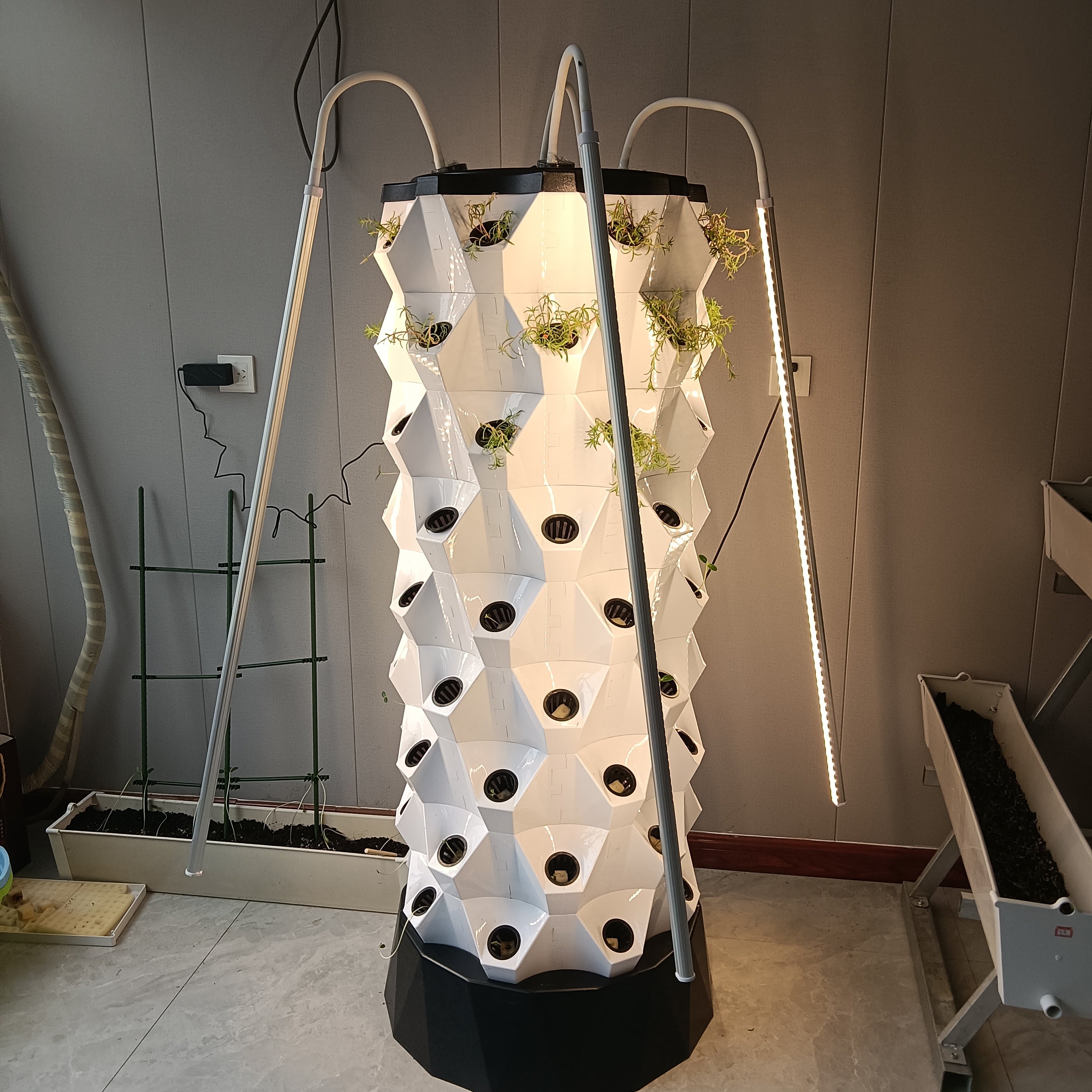 Farming Aeroponics Herb/Flower/Vegetable Garden Agricultural Greenhouse Soilless Culture Vertical Hydroponic Growing Tower Pvc