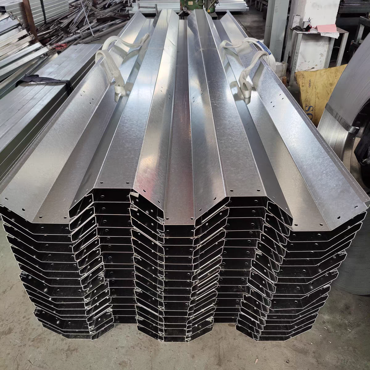 Wholesale new design rain gutters drains made of hot dip galvanized material agricultural greenhouse drainage system