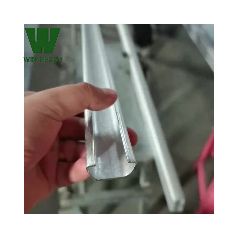 Easy and fast to install greenhouse locking profile system