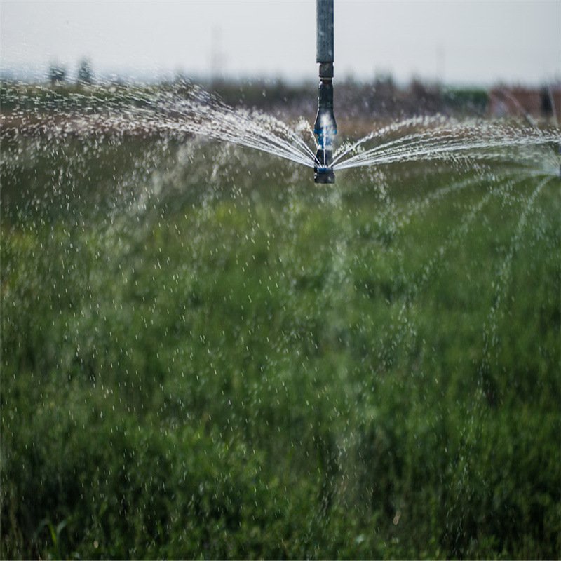 Modern Agricultural Machinery Sprinkler Irrigation Equipment China-Made Factory's Center Pivot Irrigation System Farm Use