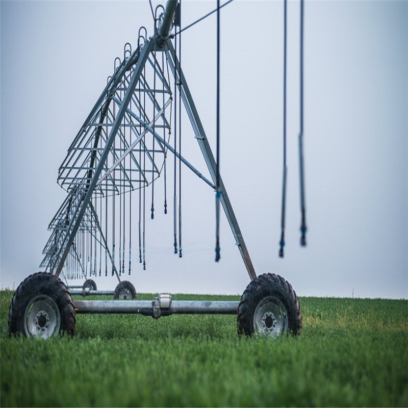 Modern Agricultural Machinery Sprinkler Irrigation Equipment China-Made Factory's Center Pivot Irrigation System Farm Use