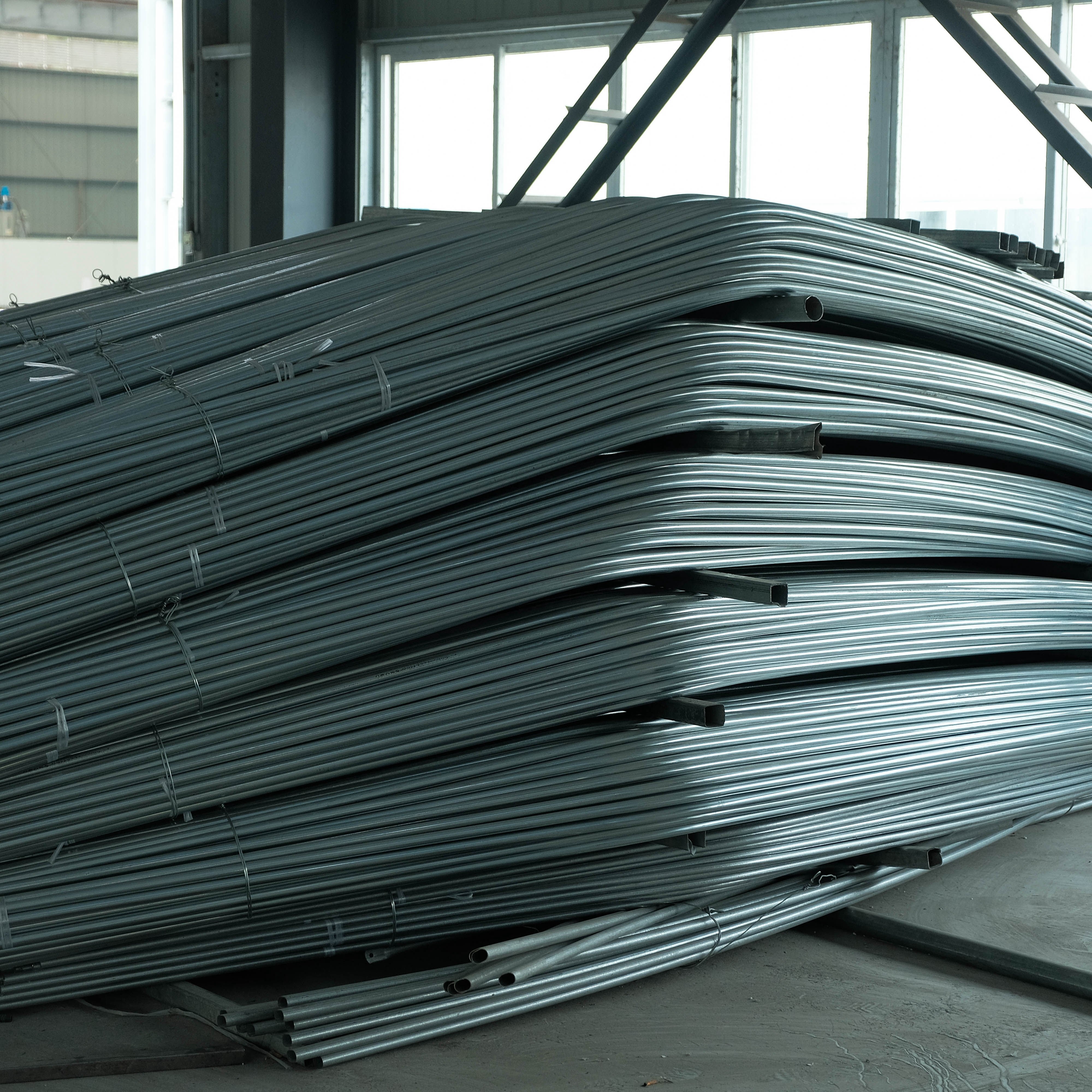 International standard durable galvanized steel pipe with high quality 32*1.5 for greenhouse structure