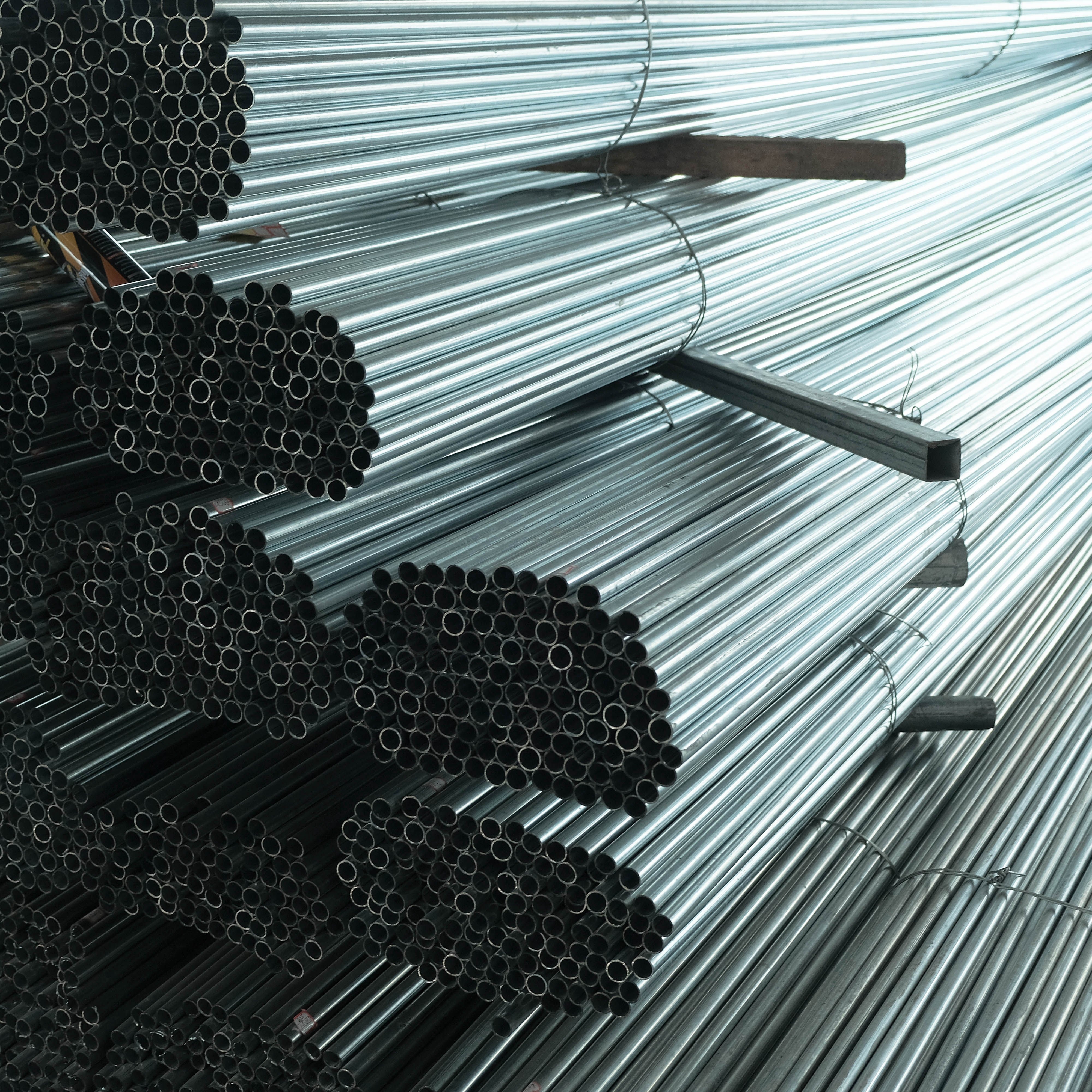 International standard durable galvanized steel pipe with high quality 32*1.5 for greenhouse structure