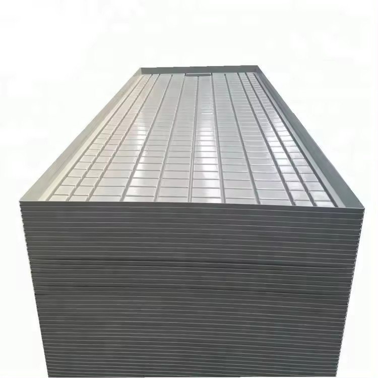 Large Hydroponic Vertical Grow Tables for Micro Greens Ebb Rolling Bench with Steel and Plastic Trays for Greenhouse Plant Use