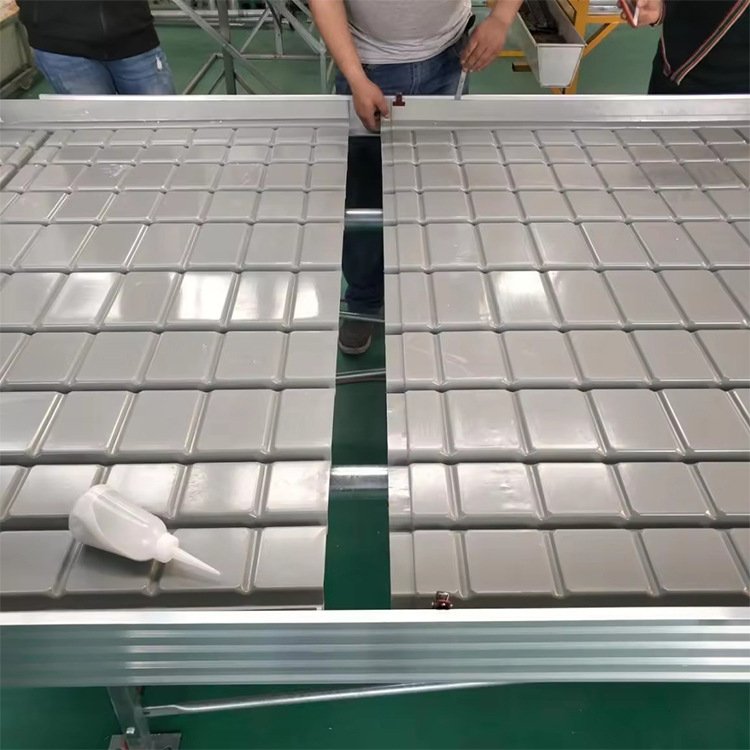 Large Hydroponic Vertical Grow Tables for Micro Greens Ebb Rolling Bench with Steel and Plastic Trays for Greenhouse Plant Use