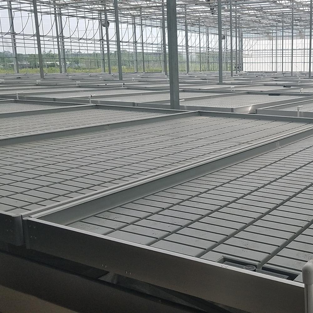 Moveable seedling bed used for agricultural greenhouse