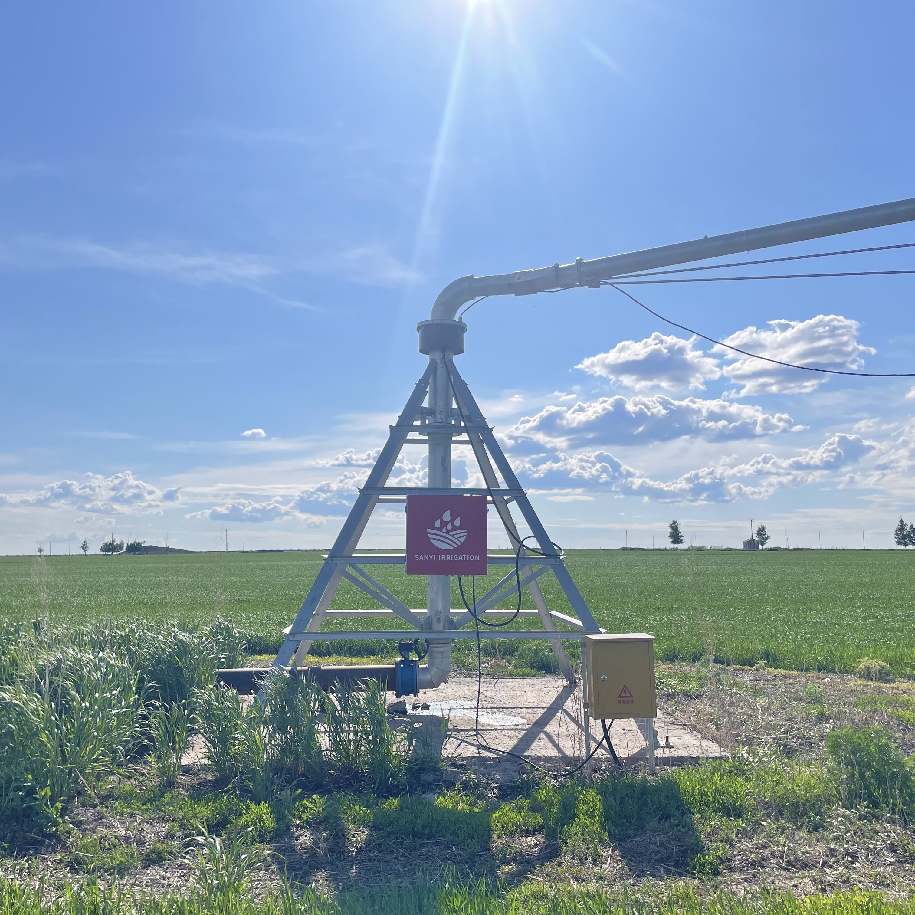 2024 Best Selling Agricultural Large Pivot Irrigator high efficiency Centre Pivot Irrigation System