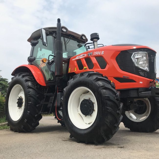 High Quality YTO Diesel Engine QLN1804 180HP Big Horsepower Multifunctional Tractor for Agriculture Equipment Price