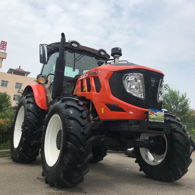 High Quality YTO Diesel Engine QLN1804 180HP Big Horsepower Multifunctional Tractor for Agriculture Equipment Price