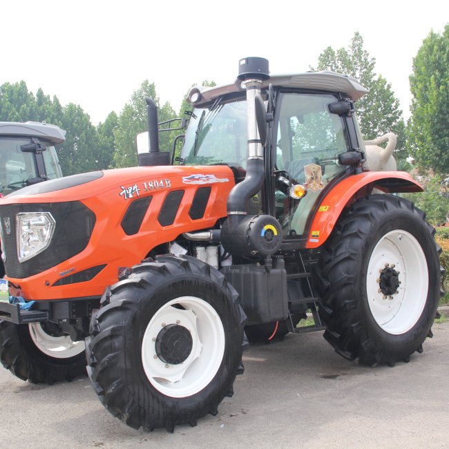 High Quality YTO Diesel Engine QLN1804 180HP Big Horsepower Multifunctional Tractor for Agriculture Equipment Price