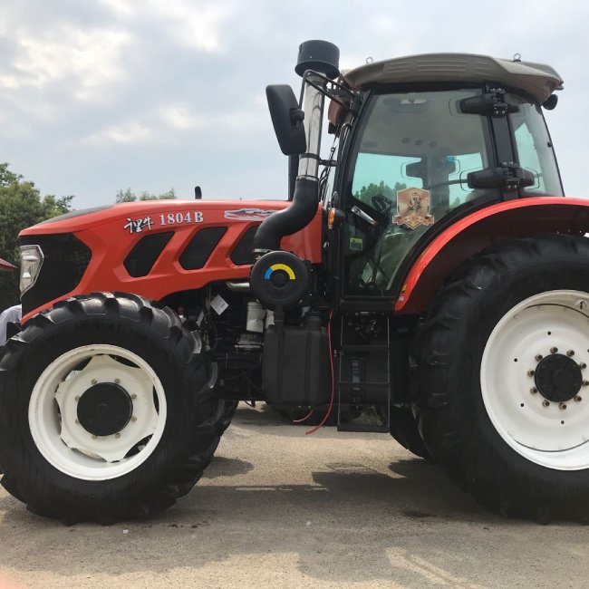 High Quality YTO Diesel Engine QLN1804 180HP Big Horsepower Multifunctional Tractor for Agriculture Equipment Price