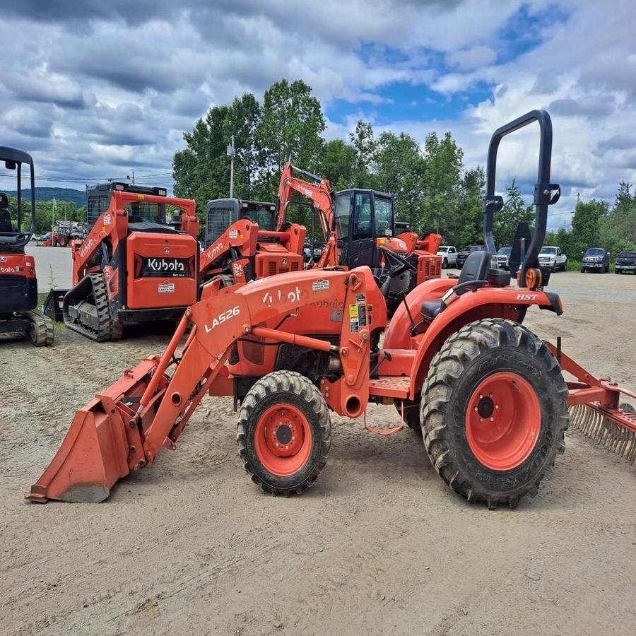 Kubota Tractor LA526 Diesel Engine 51.5KW Power 4x4 Four Wheel Drive Agricultural Tractor Wholesale Best Price for Sale