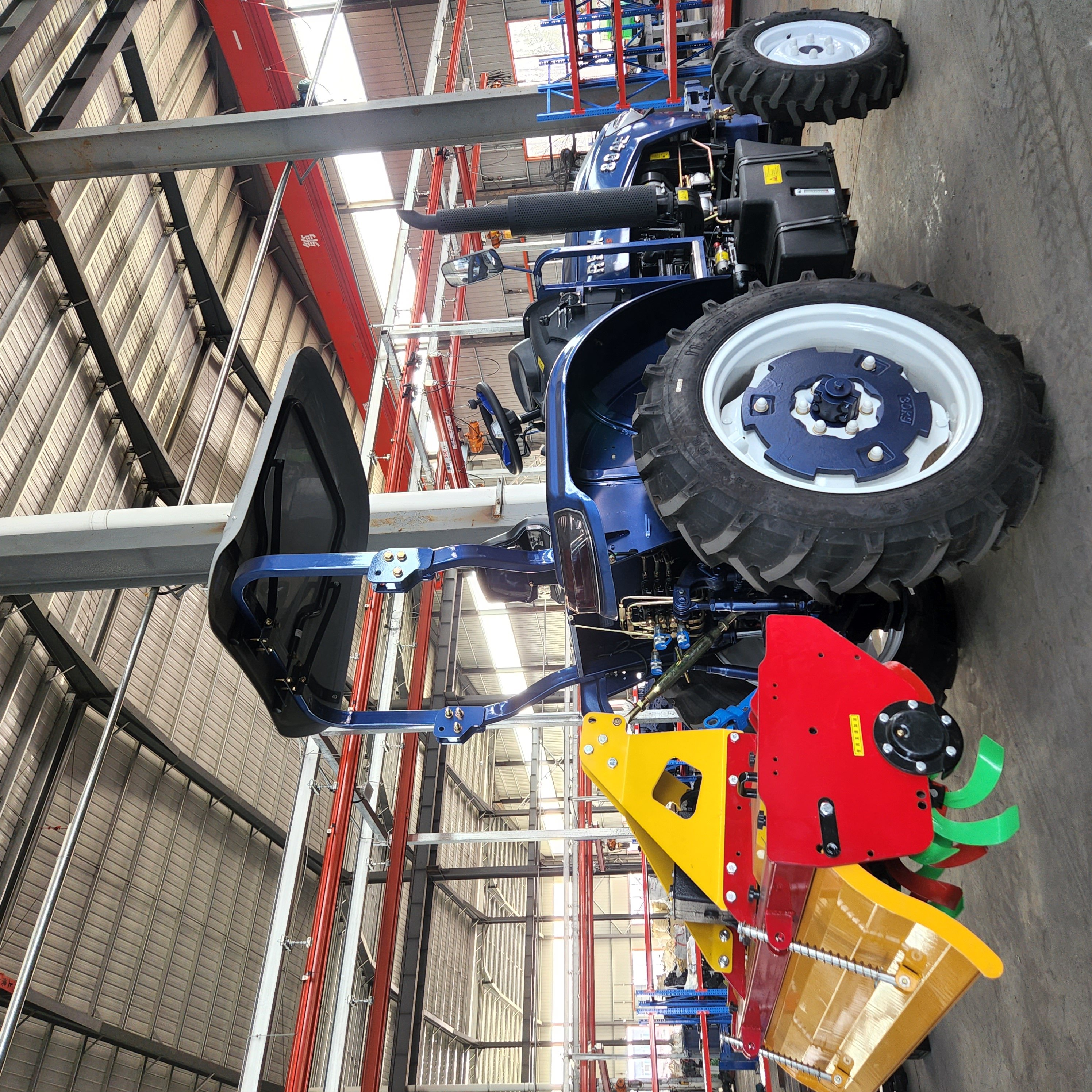 Multifunctional 80hphp 4WD Farm Tractor with Engine Motor Pump Gearbox Wheel for Agricultural Use