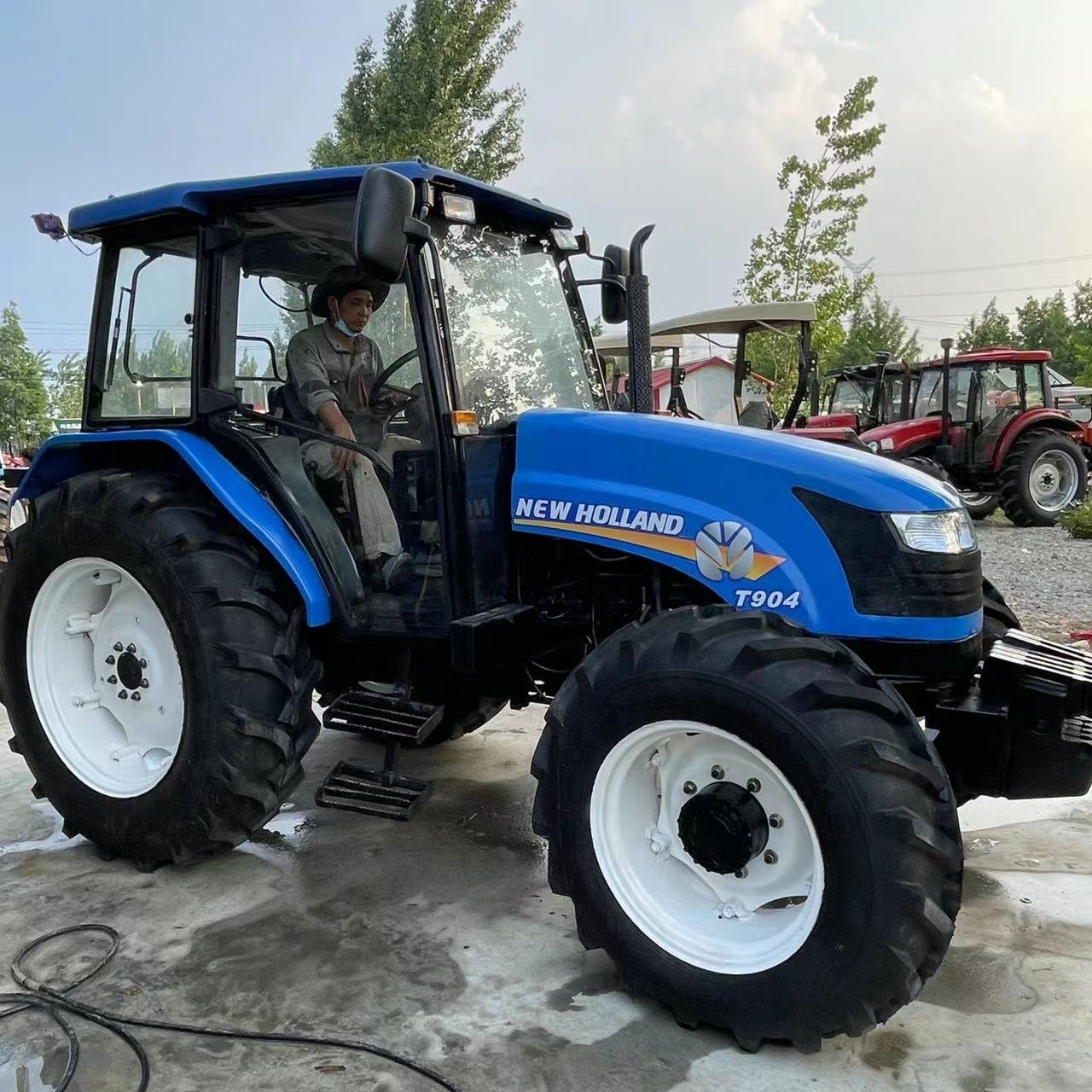4WD 100HP New Holland Agriculture Tractor Made in Germany Superior Quality Greenhouse Orchard Wheel New Used Farming Tractors