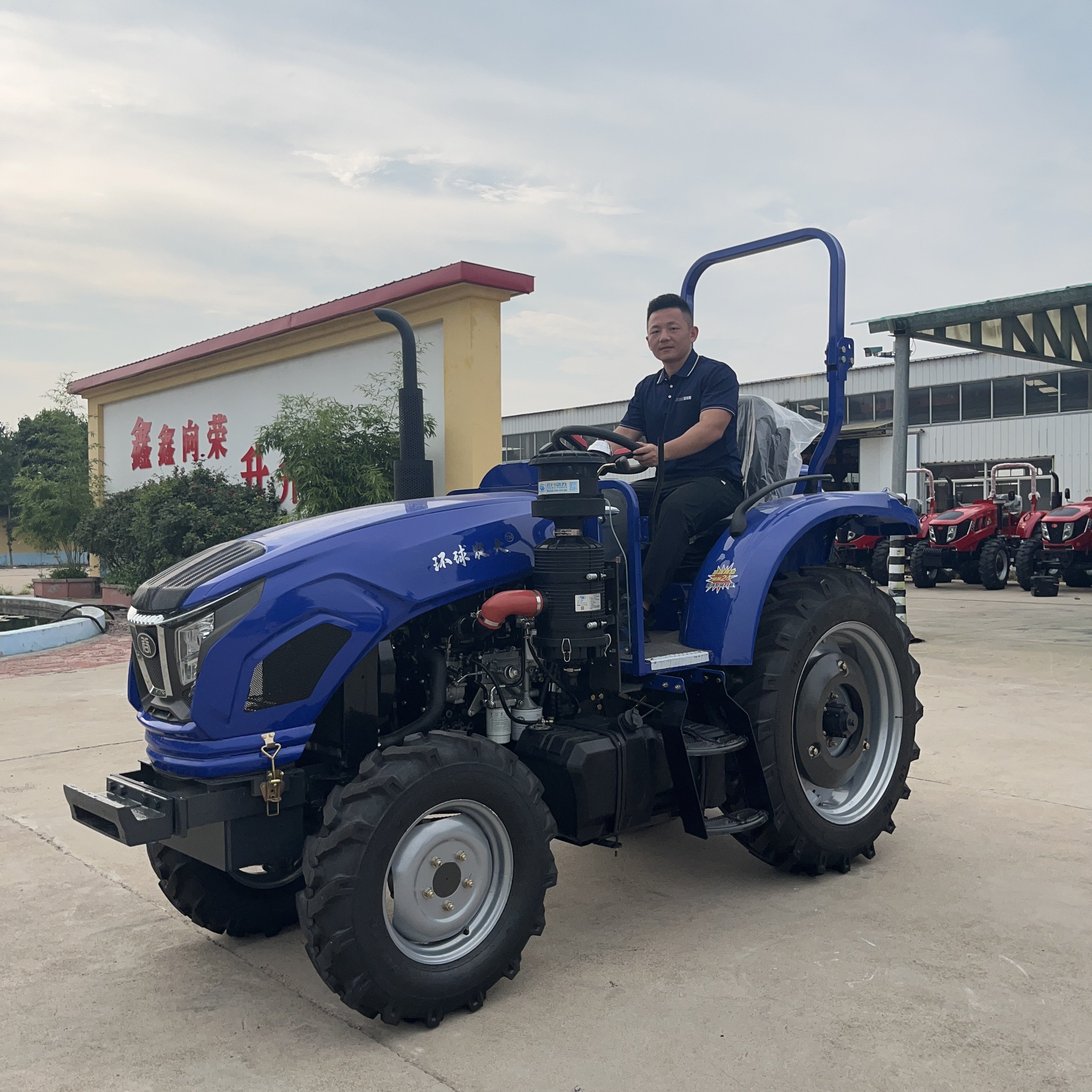 Factory Direct Sale 50 hp 37 kw Farm Four-wheel Tractor Multi-function Farm Small Tractor Can Be Ordered Directly