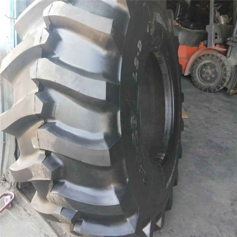Forestry Tire 23.1-26 24.5-32 28L-26 30.5L-32 Pneus Llantas Agricultural Tyre