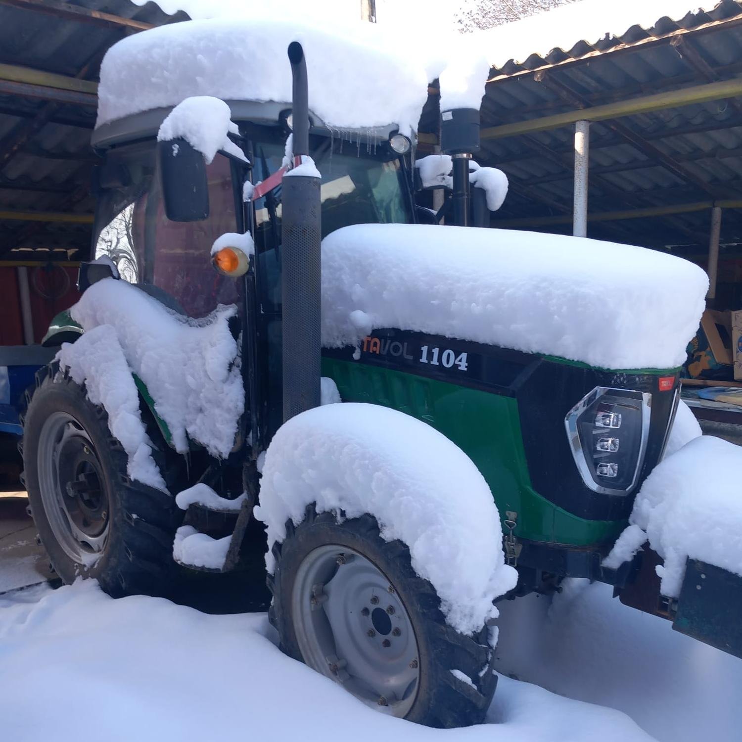 YTO 100HP Farm Tractor 4WD 4x4 Agriculture Tractor with Core Engine & Pump for Vineyards