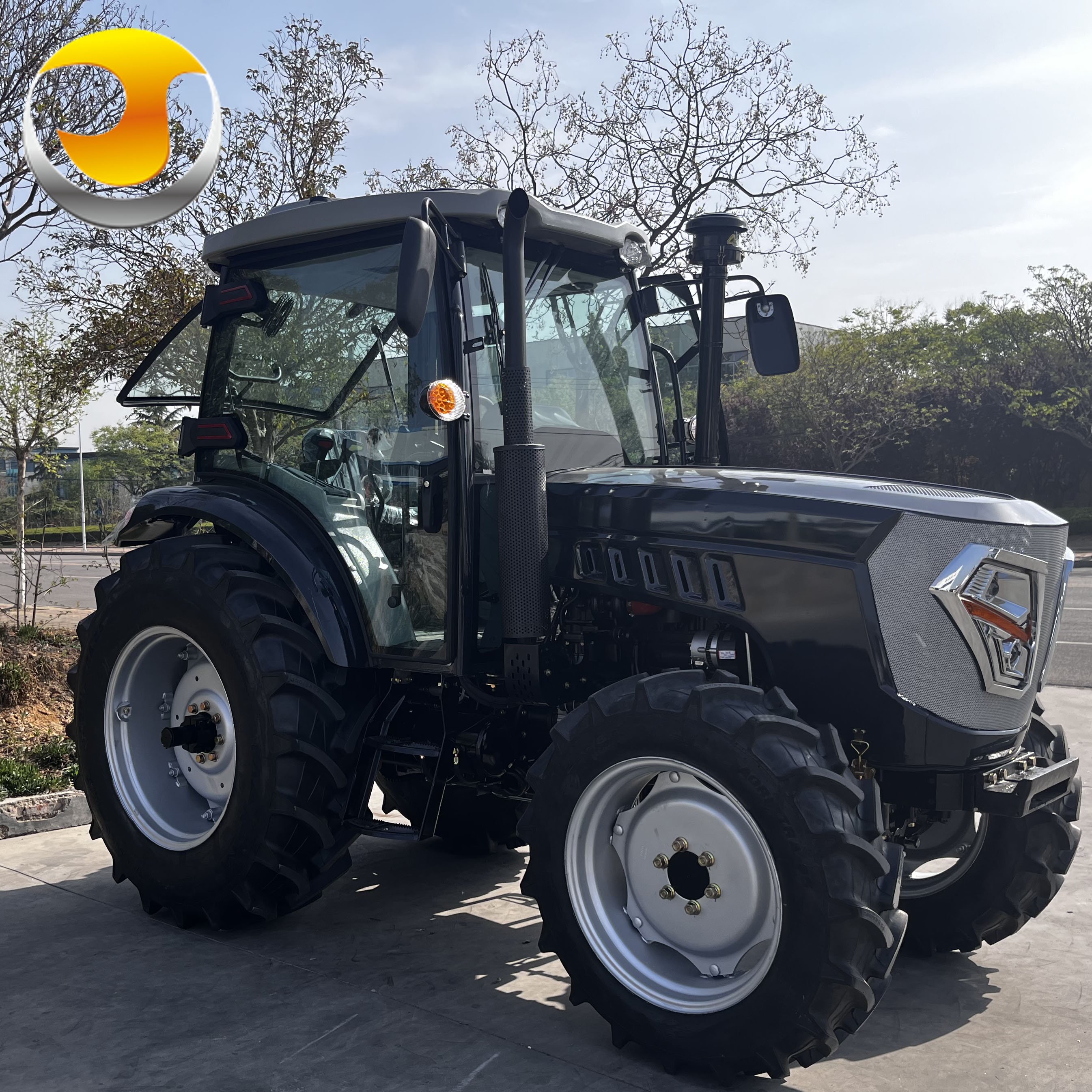 YTO 100HP Farm Tractor 4WD 4x4 Agriculture Tractor with Core Engine & Pump for Vineyards