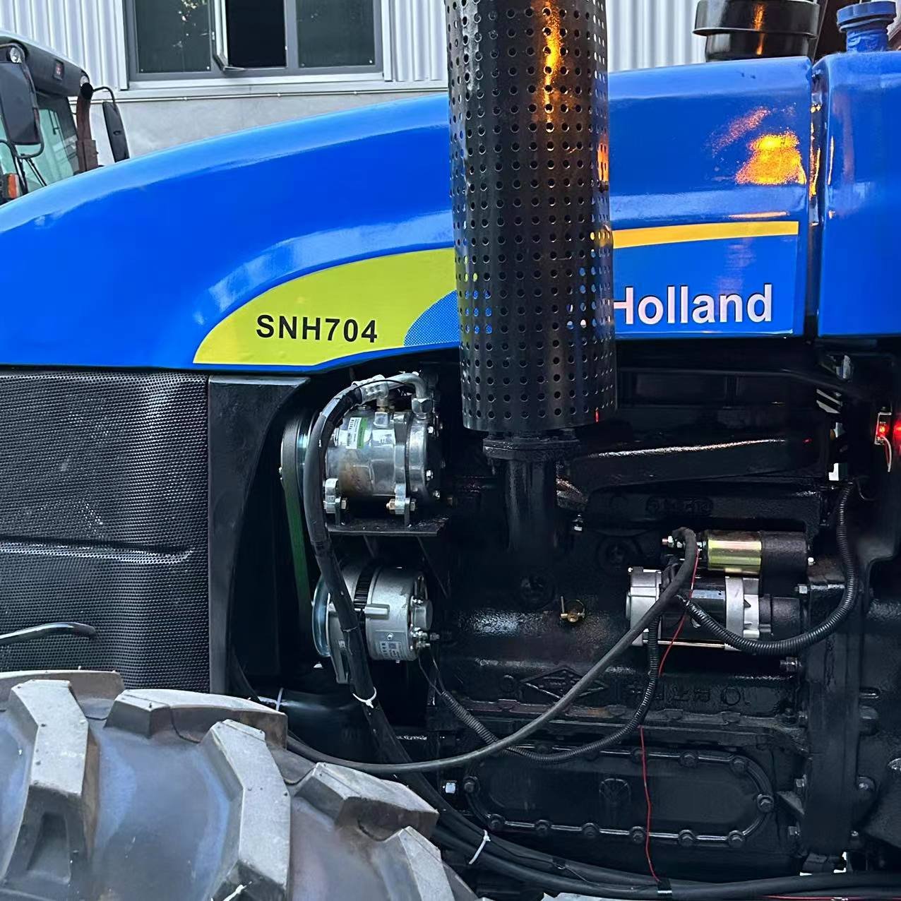 Newholland SNH704 70HP with Cab 4WD Shanghai New and Holland Used Tractor with Cabin for Hot Sale