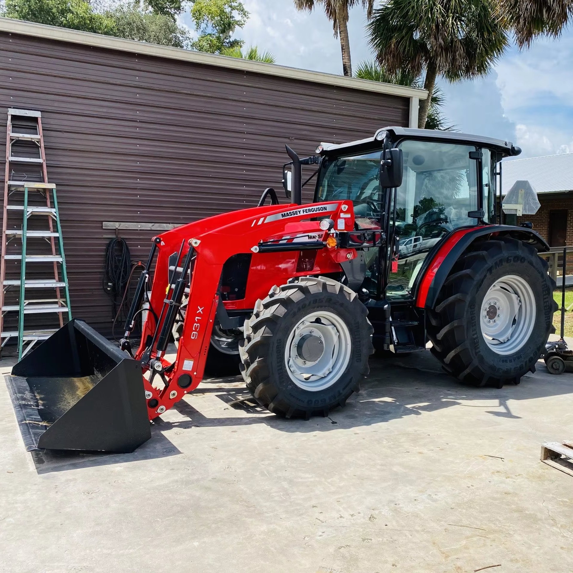 Used / New 110HP Agriculture 4WD Massey Ferguson 250 Tractor for Sale