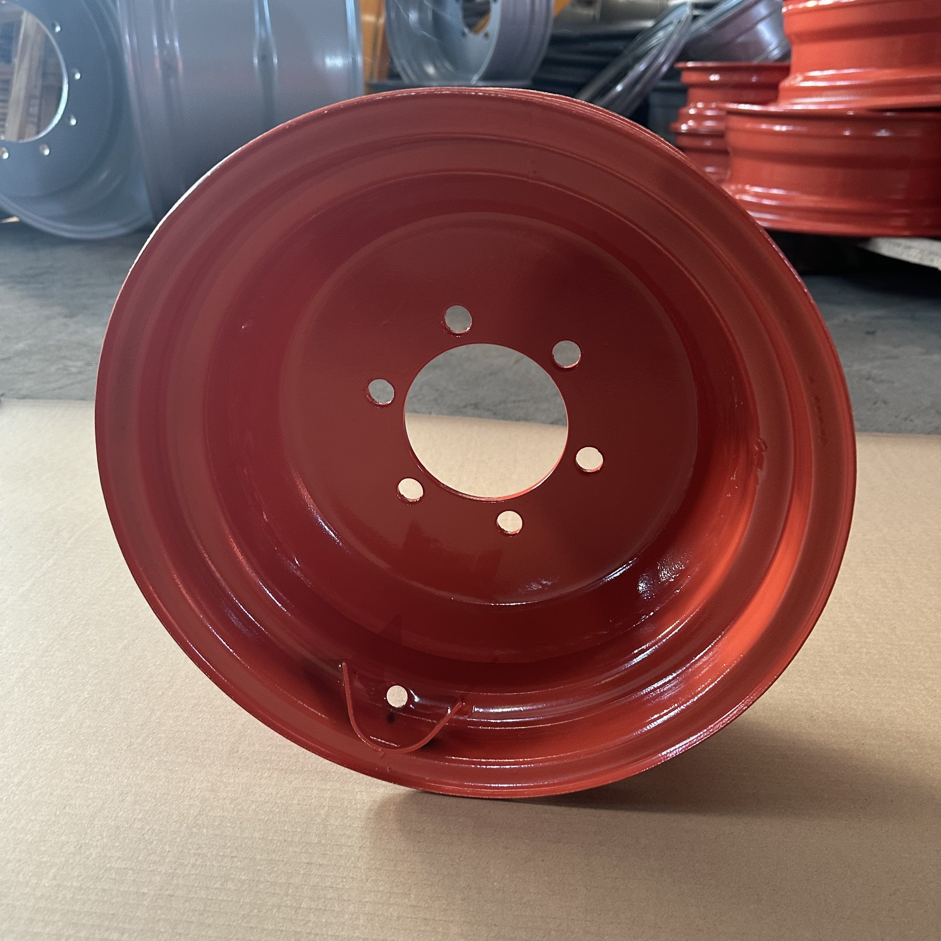 High Quality Customised Tyres for Agricultural Machinery 4*12 Farm Steel Wheel Tractor Trailer Rims For10.0/75-15.3 Tires