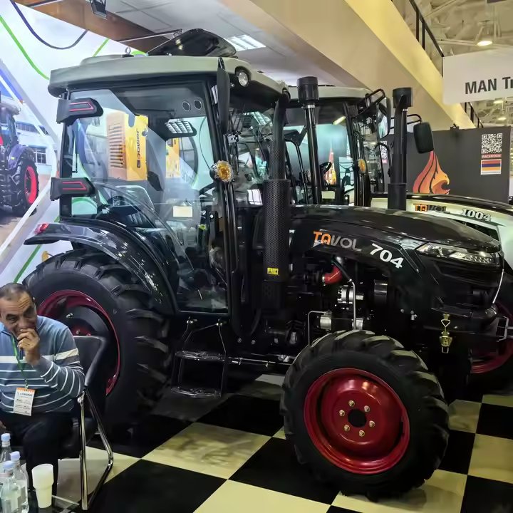 Mini Farm Tractor with 50HP 70HP Diesel Engine for Agriculture Available for Sale in China