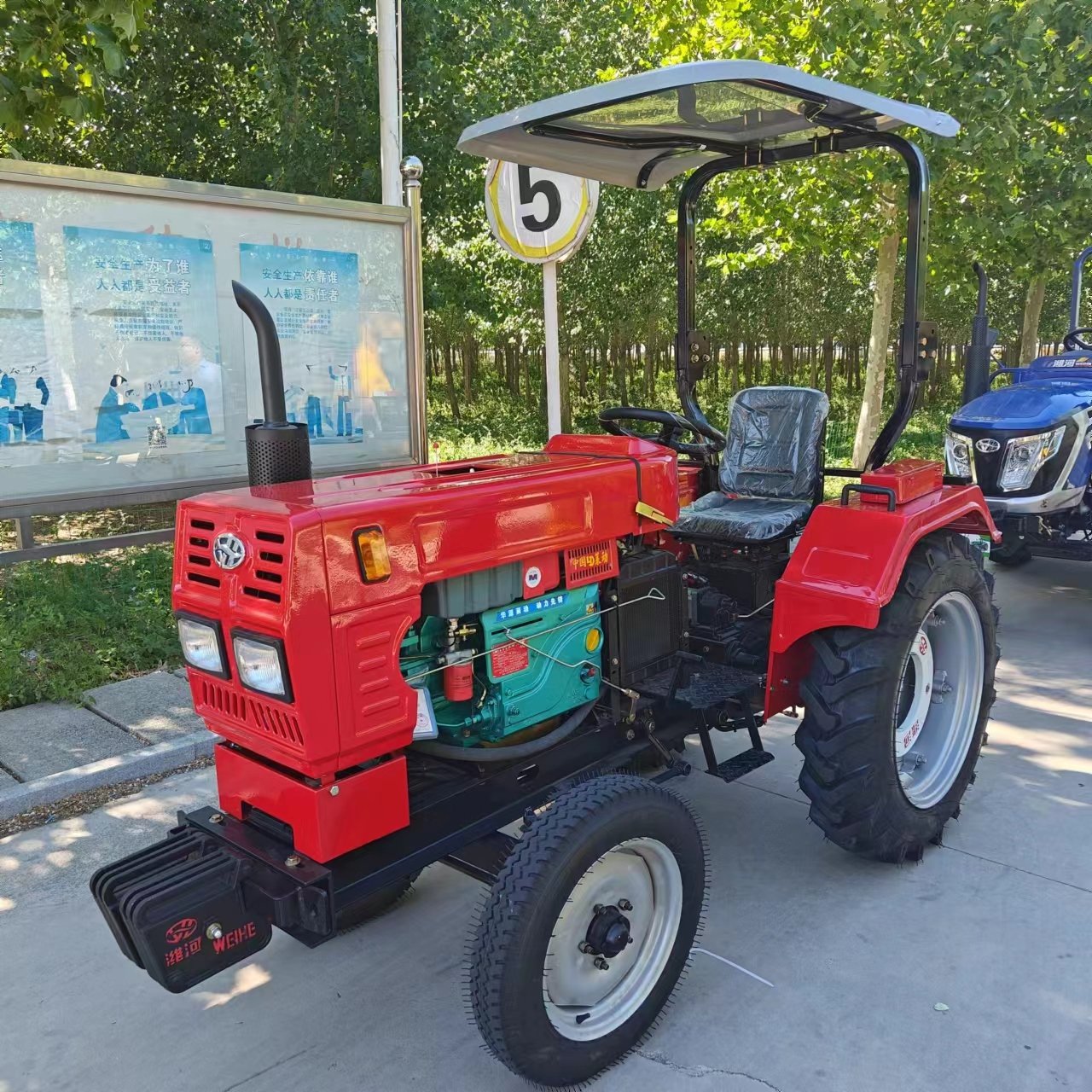 Agricultural Machinery Mini 4X4 Wheeled Tractor Big Power Small Farm Tractor Compact Tractors