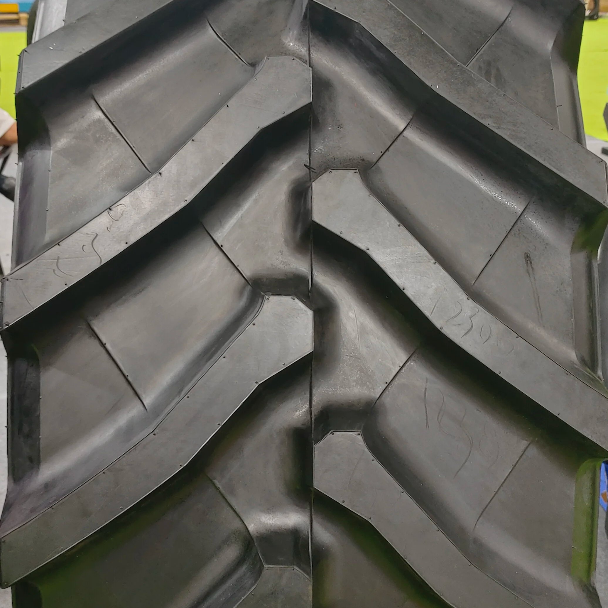 650/65R42 650/65R38 Radial Tractor Tyres with Tubeless