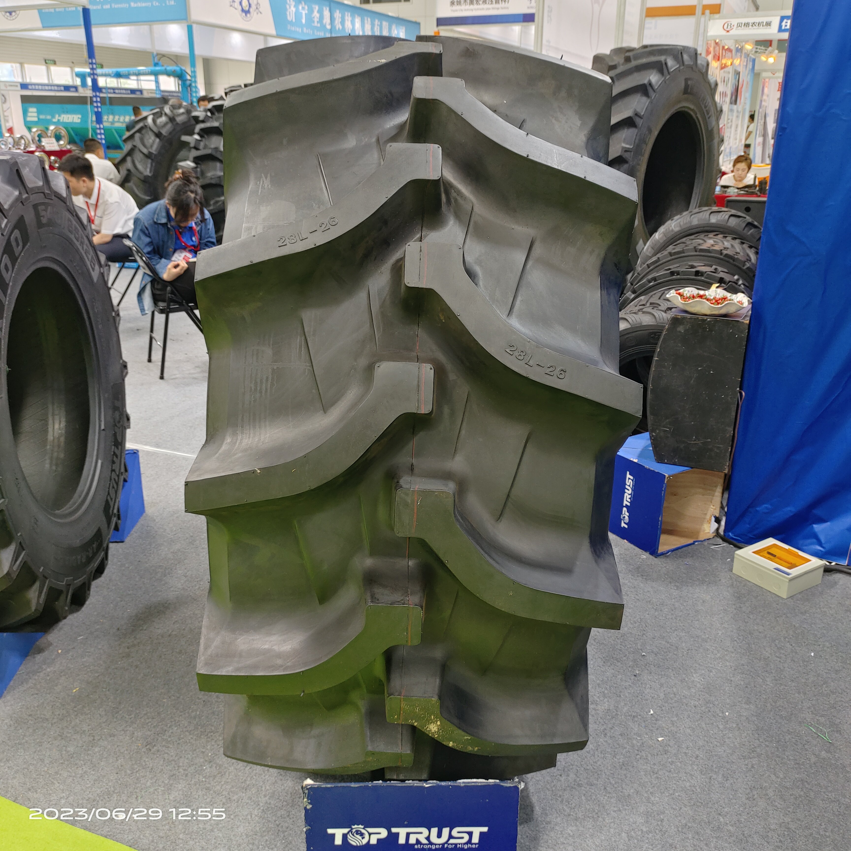 Pneus De Tracteur Agricole Nylon Tractor Tires R2 19.5L-24 18.4 28L-26