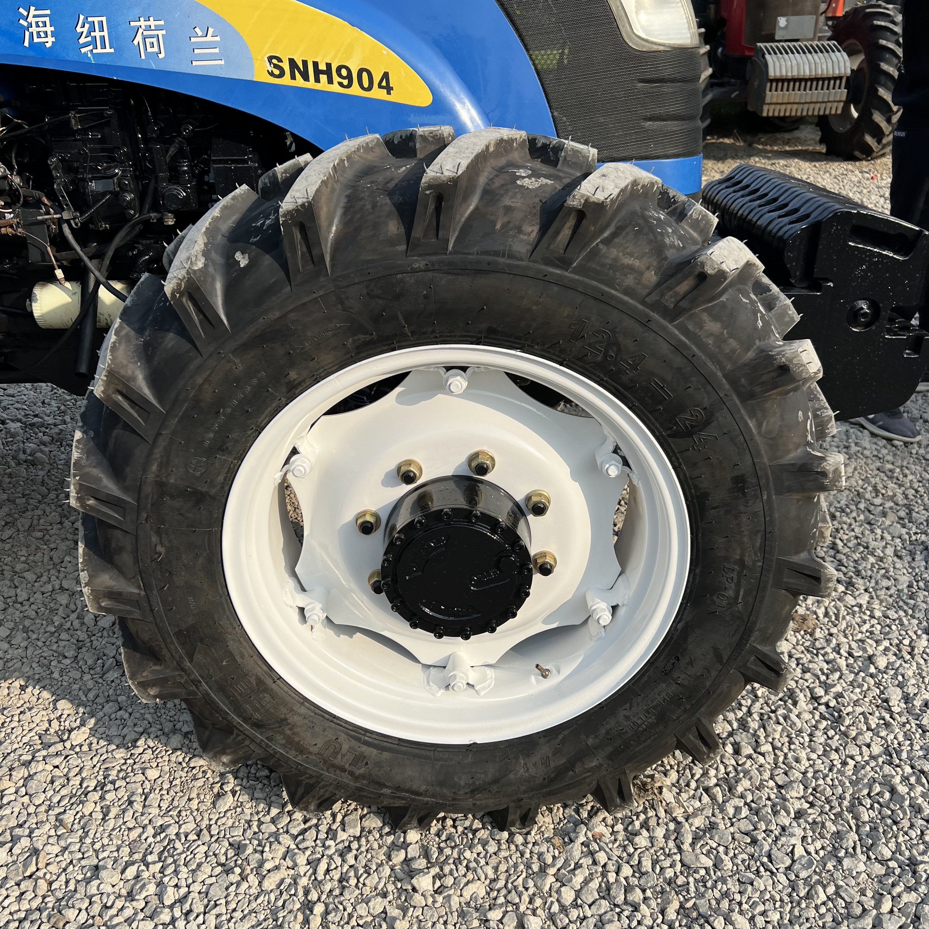 High Quality and Cost-effective Tractor for Heavy Duty 90 HP Used Tractors Brand New Holland