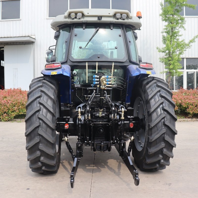 200hp Farm Wheel Tractors 4WD Diesel Tractor New Machinery Engines Blue Sustainable 8000