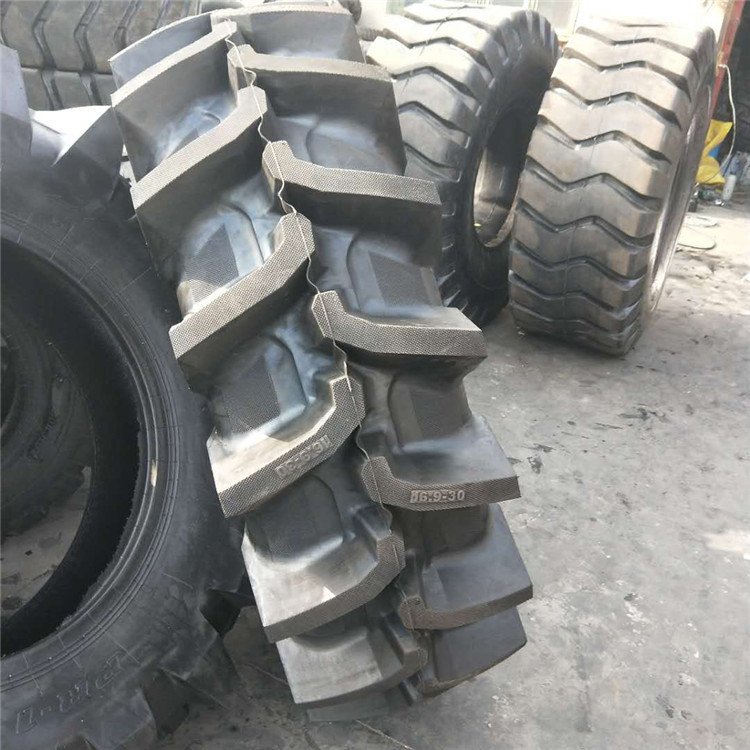 Natural Rubber Agricultural Tyre 12.4-26 14.9-30 16.9-30 16.9-34 R2 Paddy Field Pattern Tractor air Tyre