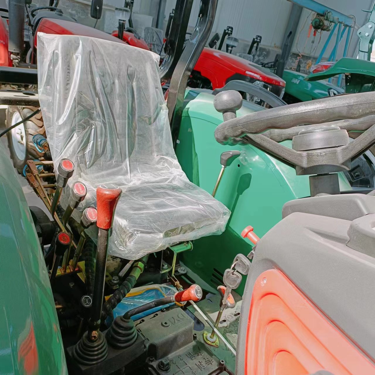 Light Weight Mini Size Farm Tractors Easy Operation Agriculture Broom Tractor Forest Compact Tractor 4wd