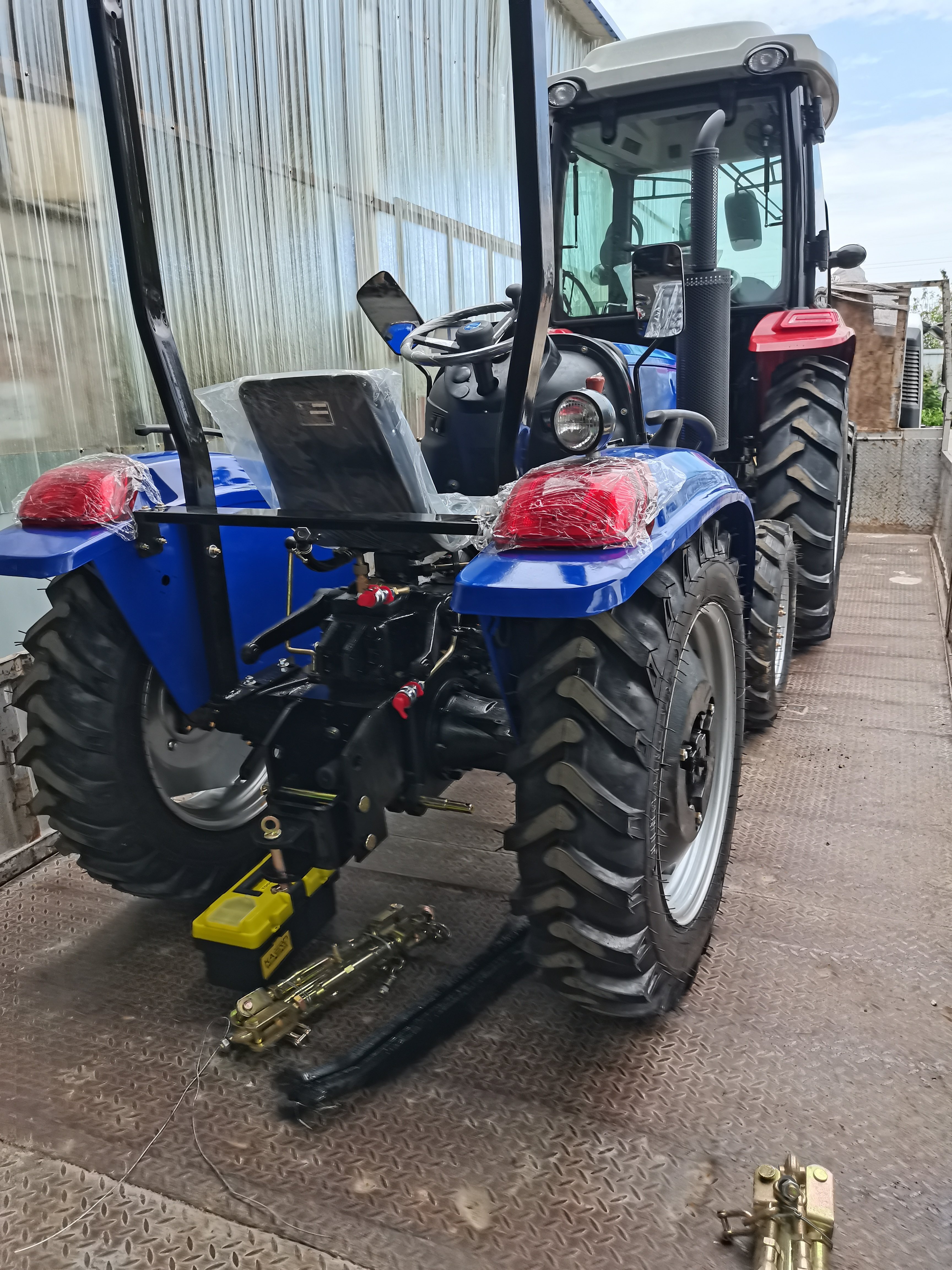 Hot China Cheap Farm Tractor Front End Loader for Garden Tractor Modern Agriculture Tractor