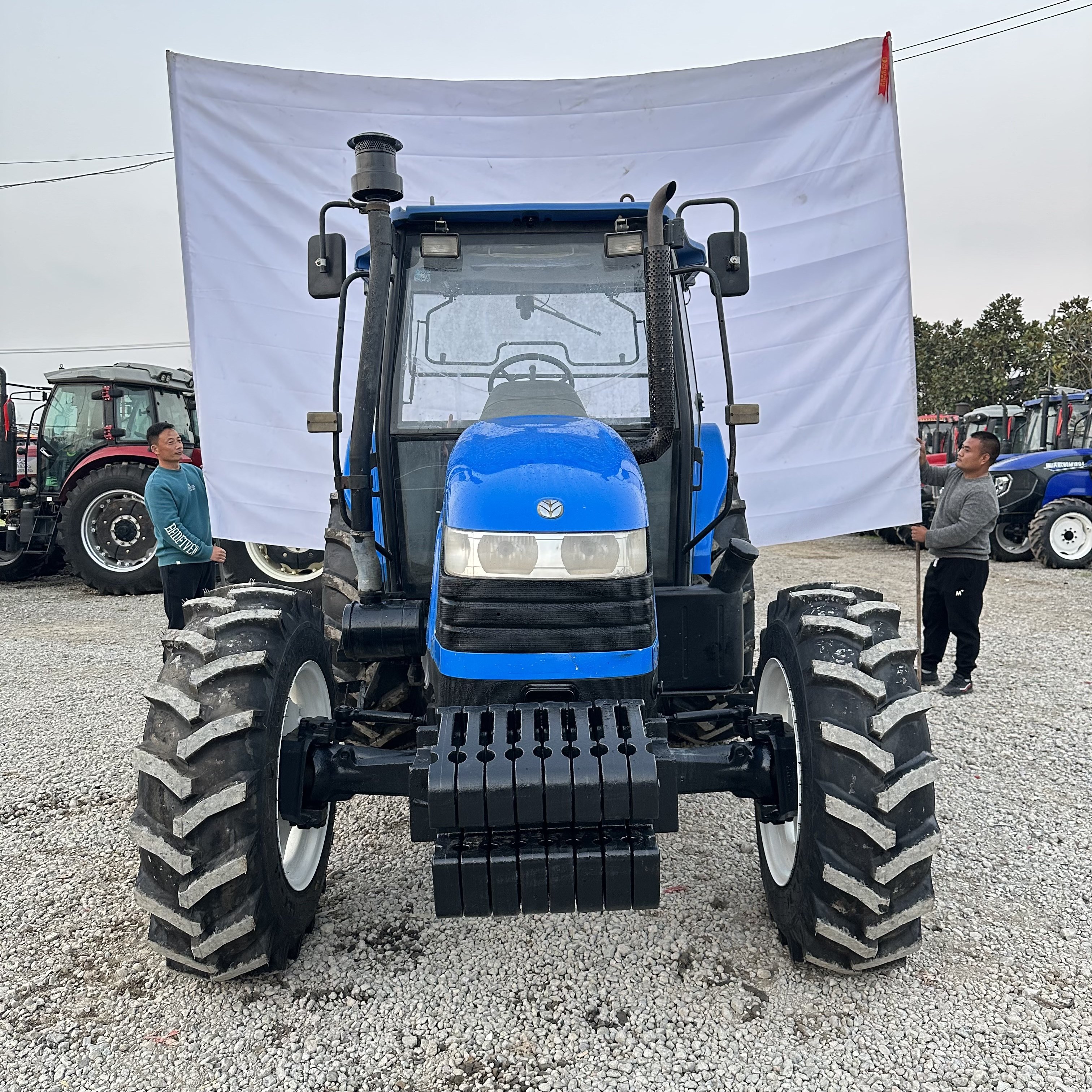 Agricultural Machinery & Equipment 70HP 75HP 80HP 90HP 100HP New. Holland Tractor Farm Tractor 120 HP with Deutz Engine