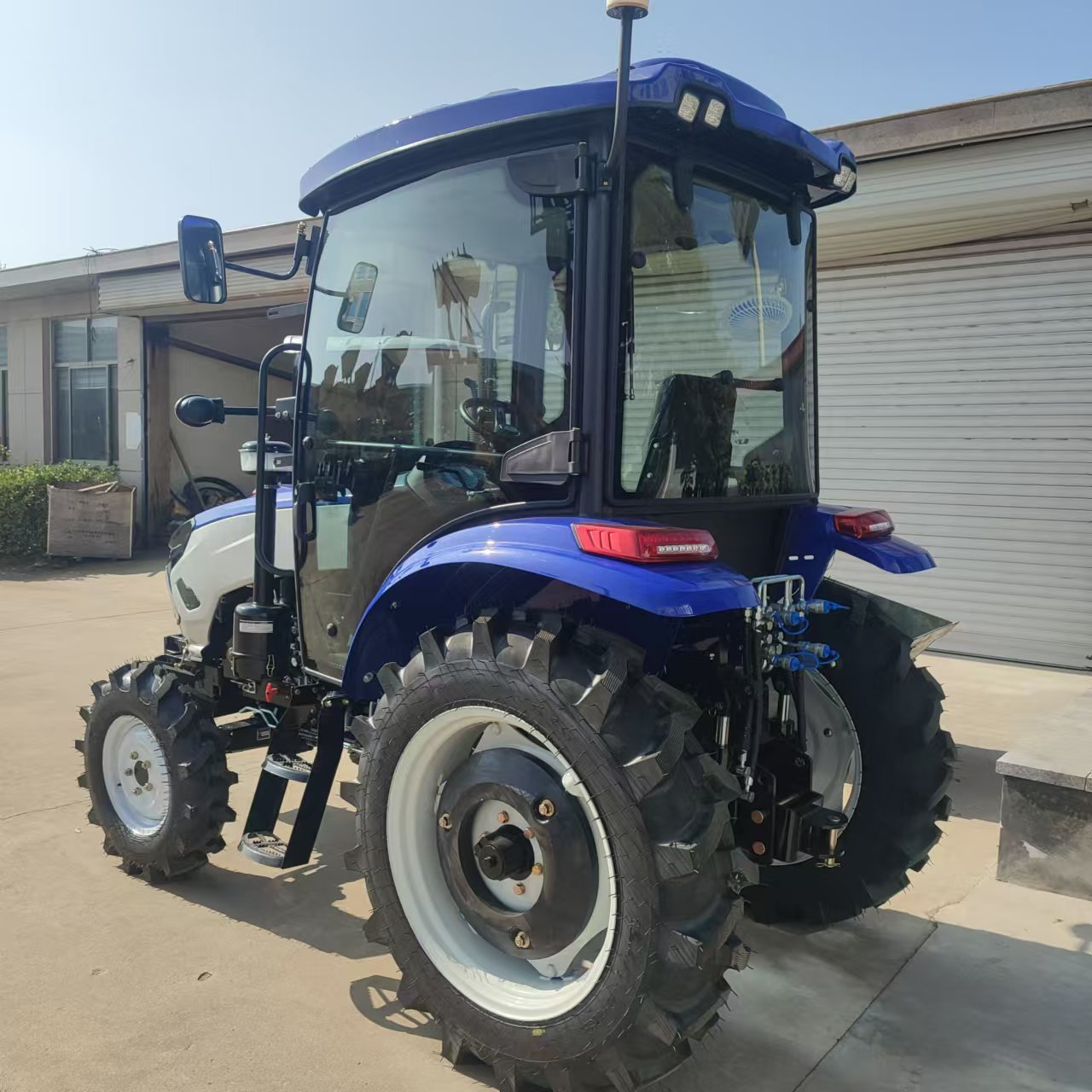 China Agriculture 50hp80hp100hp Tractors 4x4 1004 Farm Garden /compact Tractor with Loader Slasher/ Grass Mower