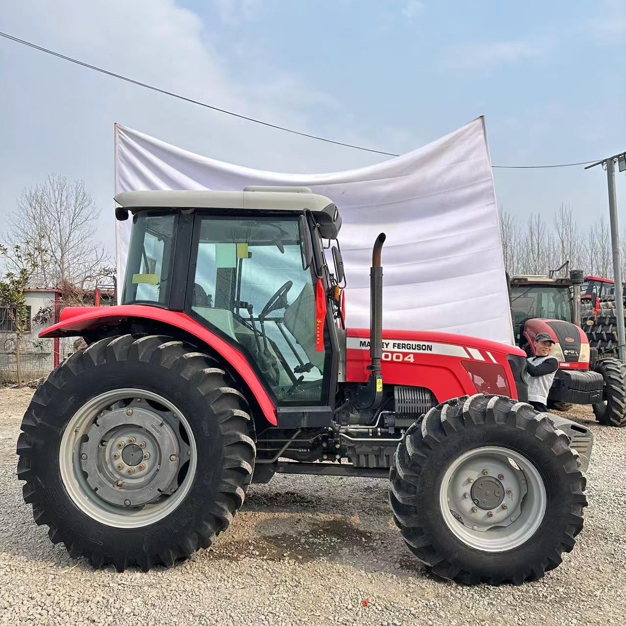 Tractor Massey Ferguson Brand New and Second-hand Agricultural Tractor AGCO Tractors