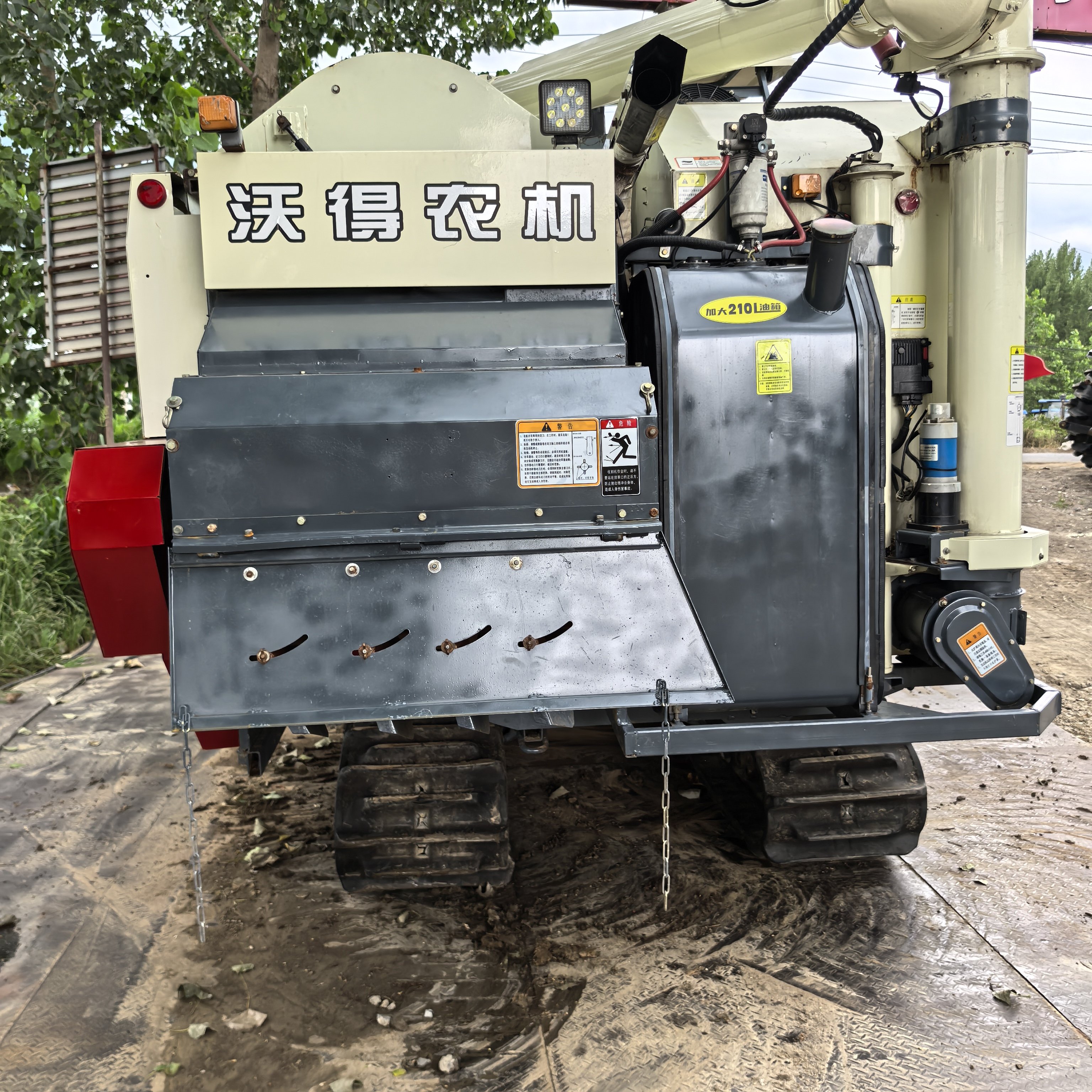 Fm World Mini Combine Harvester 125HP for Rice and Wheat Agricultural Machinery & Equipment